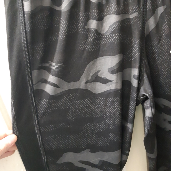 Reebok Cropped Compression Tight - Picture 2 of 3